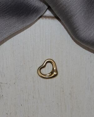 Tiffany & Co 18k Elsa Peretti 11mm Heart 1.1G / 0.4in N1507